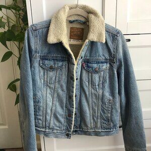 Levis Size Small Sherpa-Lined Denim Trucker Jacket